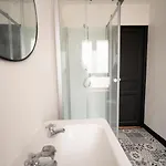 Elegante Avec Salle De Douche Privative Montivilliers